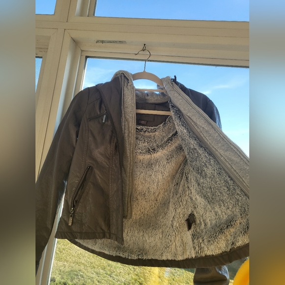 Leather jacket - Picture 4 of 7